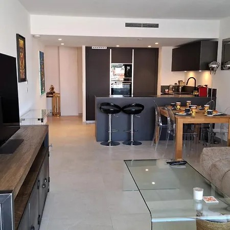 Centre - Cavell - Walking Distance From Palais Des Festivals And - Free Parking - Perfect Location For Business And Holliday *